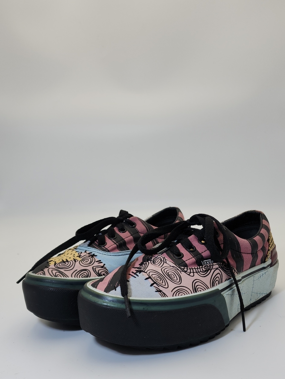 Vans x Disney Tim Burton's  The Nightmare Before Christmas Sneakers M5.5 W 7